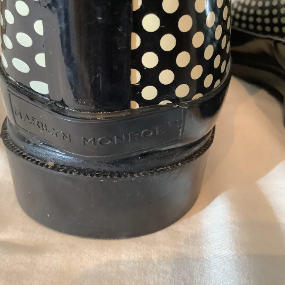 Marilyn‎ Monroe black white rain boots
